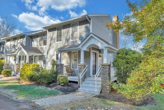 171 Shore Dr, Moneta, VA 24121