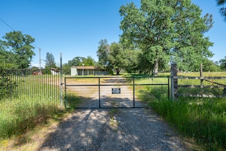16868 Bunny Ln, Anderson, CA 96007