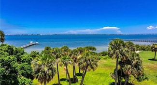 122 N Sewalls Point Rd, Sewalls Point, FL 34996