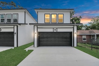 8161 Crestview Dr, Houston, TX 77028