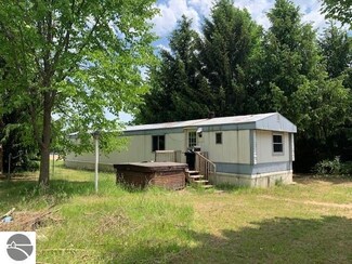 1886 Zola Dr, Grawn, MI 49637