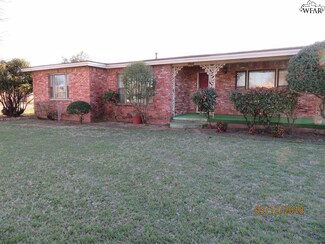 408 S Walnut St, Holliday, TX 76366