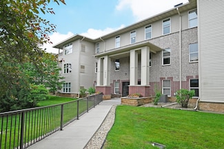 9225 Medicine Lake Rd Unit 105B, Golden Valley, MN 55427