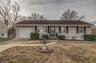 16317 E 33rd St S, Independence, MO 64055