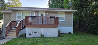 28 Tobyhanna Trail, Hopatcong, NJ 07843