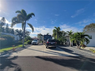 5890 Maplewood Ct, Fort Myers, FL 33905