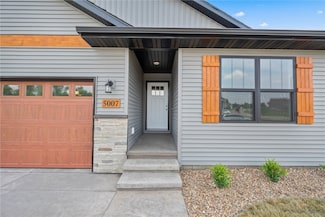5007 Dostal Dr SW, Cedar Rapids, IA 52404