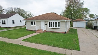 208 E Temple St, Lenox, IA 50851