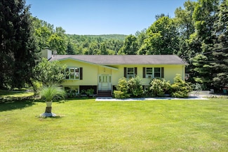 542 Peekskill Hollow Rd, Putnam Valley, NY 10579