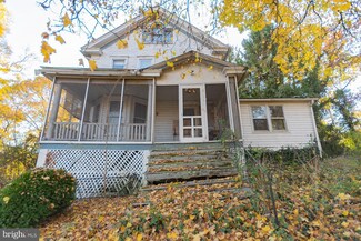 119 Stehley Ln, Falling Waters, WV 25419