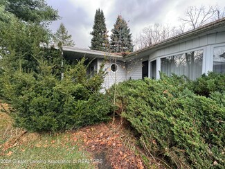 6470 Green Rd, Haslett, MI 48840