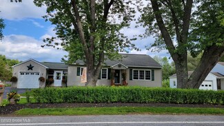 384 W Maple St, Corinth, NY 12822