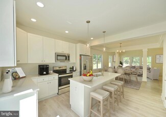 287 Cacapon Ln, Cross Junction, VA 22625
