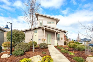 122 Dunn Cir, Ashland, OR 97520