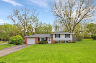 147 Shadyrest Rd, Ellwood City, PA 16117