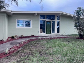 725 Scenic St, Leesburg, FL 34748
