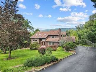 20 Pearce Dr, Highland Mills, NY 10930