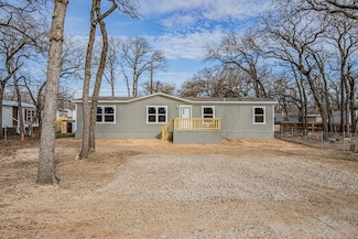 1613 Mockingbird Ln, Azle, TX 76020