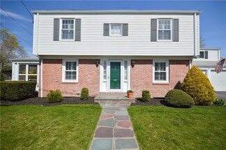 15 Elmsgate Way, Rumford, RI 02916