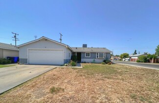 587 Dexter Ave, Porterville, CA 93257