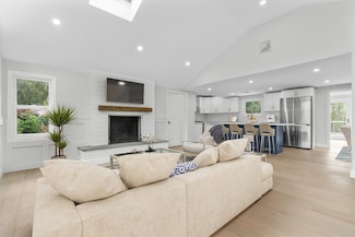 28 Bridge St, Medfield, MA 02052