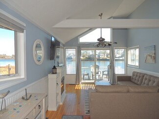 3 Sea St, Wareham, MA 02571