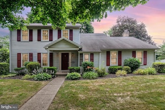 5221 Meadowbrook Dr, Mechanicsburg, PA 17050