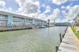 611 Lauderdale Dr, Rockport, TX 78382