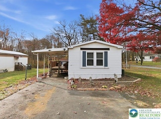 57 Zimmer Dr W, Walnutport, PA 18088