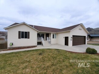 101 Appleford Dr, Asotin, WA 99402