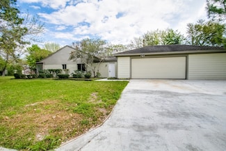 10827 Tupper Lake Dr, Houston, TX 77042