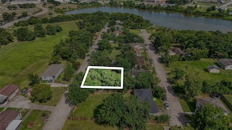 1607 W Gulf St, Baytown, TX 77520