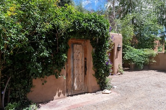 609 Miller St, Santa Fe, NM 87505