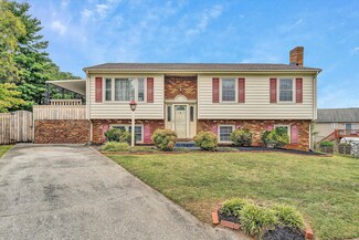 904 Charnwood Cir, Roanoke, VA 24012