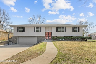 917 Airview Dr, Jefferson City, MO 65109