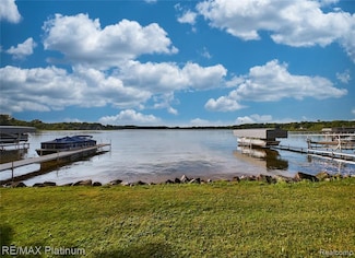 4358 Skusa Dr, Brighton, MI 48116