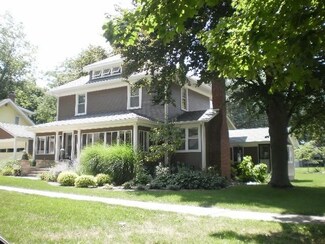 211 E Wabash Ave, Wakarusa, IN 46573