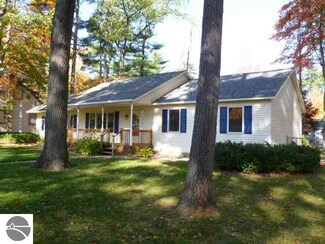 1917 Seneca St, Traverse City, MI 49686