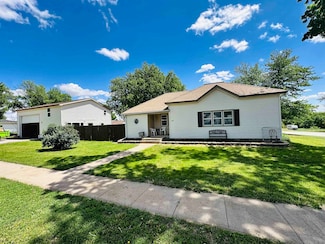 309 S Sycamore St, Blue Hill, NE 68930