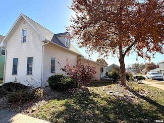 902 Adams St, Quincy, IL 62301