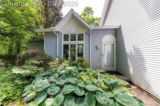 2680 Pardee Rd, Howell, MI 48843