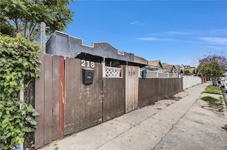 216 E 54th St, Los Angeles, CA 90011