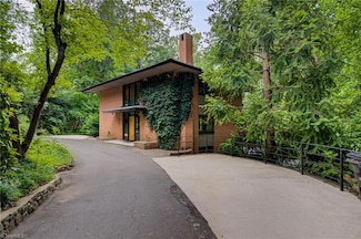 3256 Robinhood Rd, Winston Salem, NC 27106
