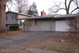 2701 SW Mcalister Ave, Topeka, KS 66614