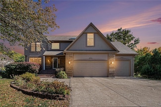 505 SE Williamsburg Dr, Lees Summit, MO 64063