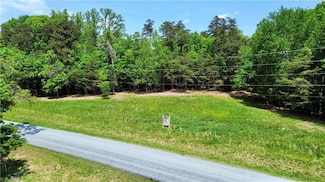 4051 Rolling Hill Dr, Tobaccoville, NC 27050