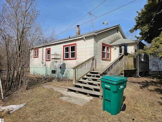 518 9th Ave, Tawas City, MI 48763