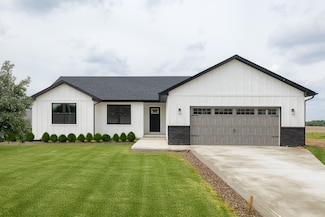 604 W Beaver St, Morocco, IN 47963