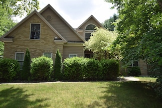 808 Honeysuckle Cir, Midland, MI 48642