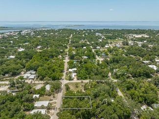 216 8th St, Apalachicola, FL 32320